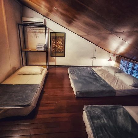 Treehouse Hostel Kuching Bagian luar foto