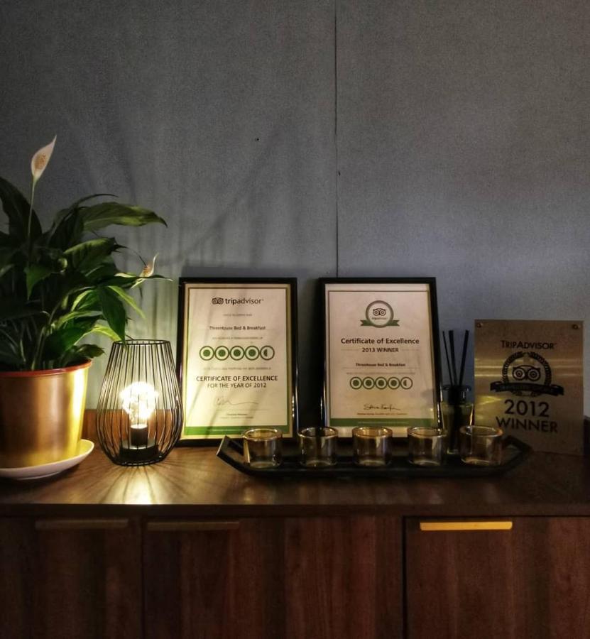 Treehouse Hostel Kuching Bagian luar foto