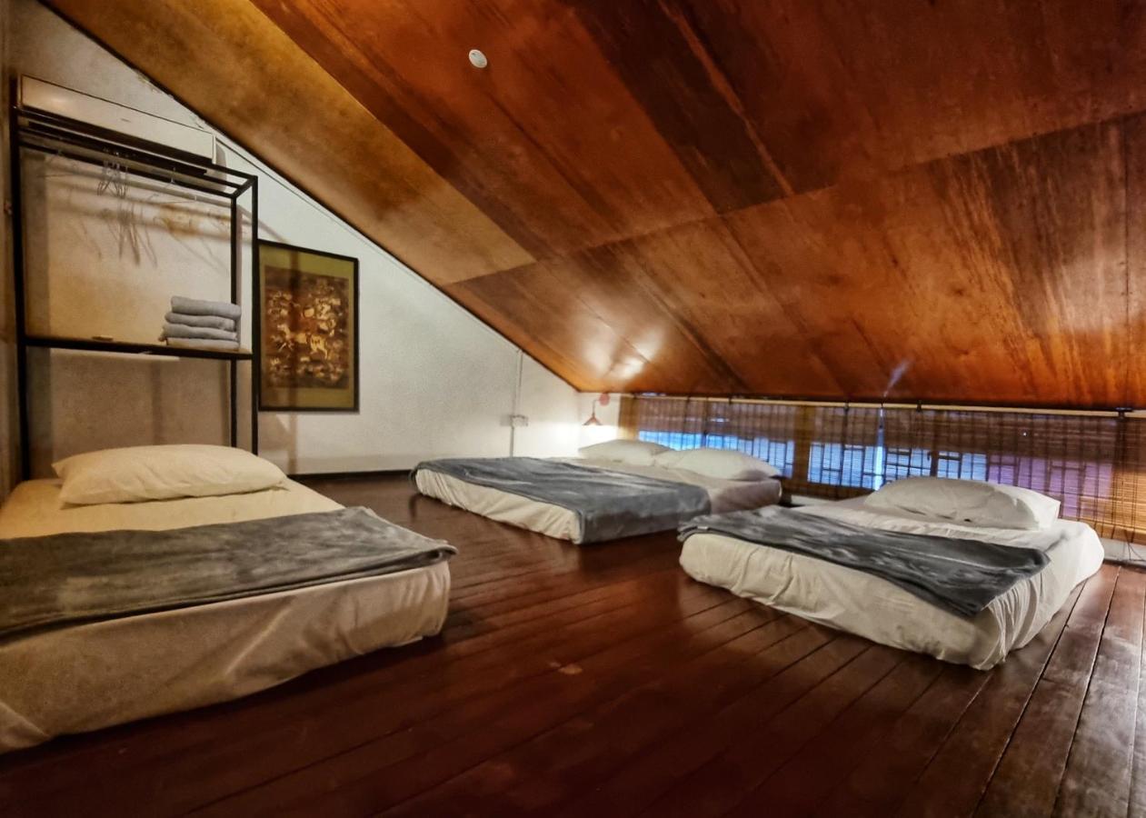 Treehouse Hostel Kuching Bagian luar foto