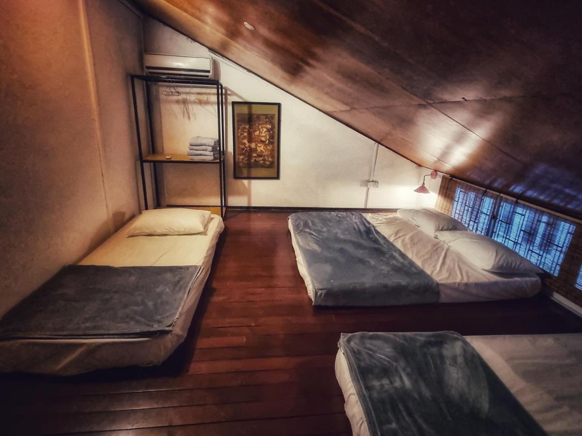 Treehouse Hostel Kuching Bagian luar foto