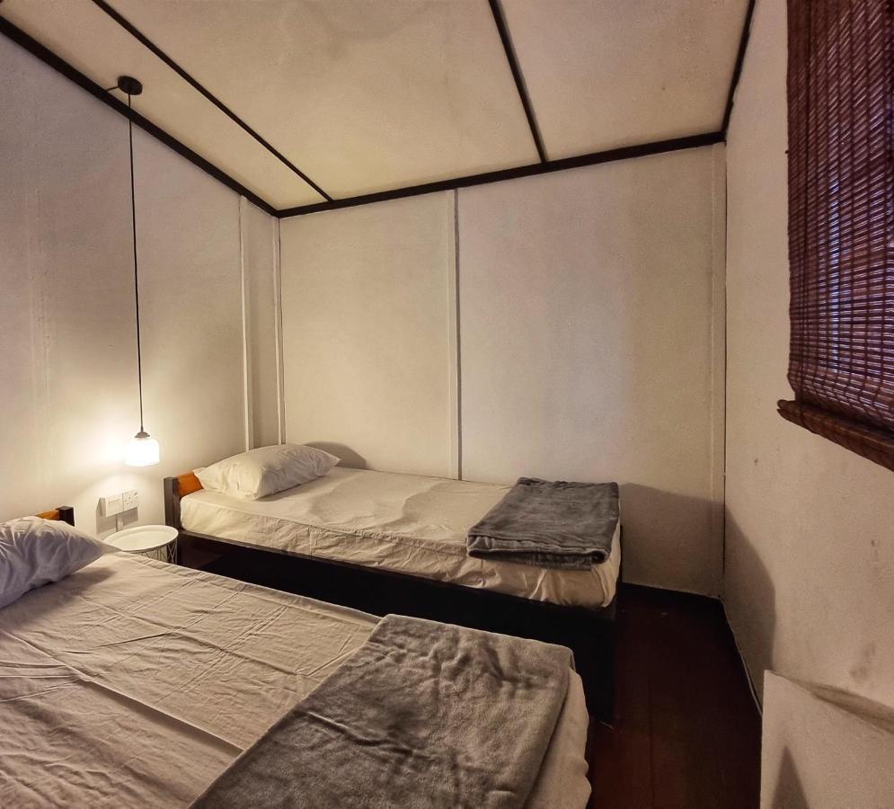 Treehouse Hostel Kuching Bagian luar foto