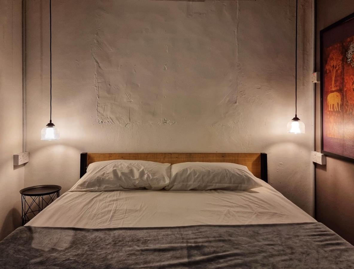Treehouse Hostel Kuching Bagian luar foto